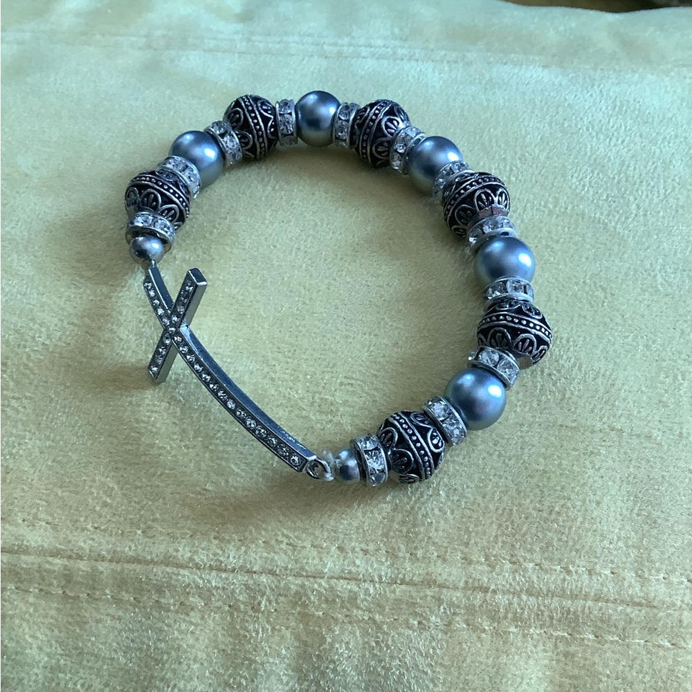 Silver-tone Stretch Beaded Bracelet with Cross